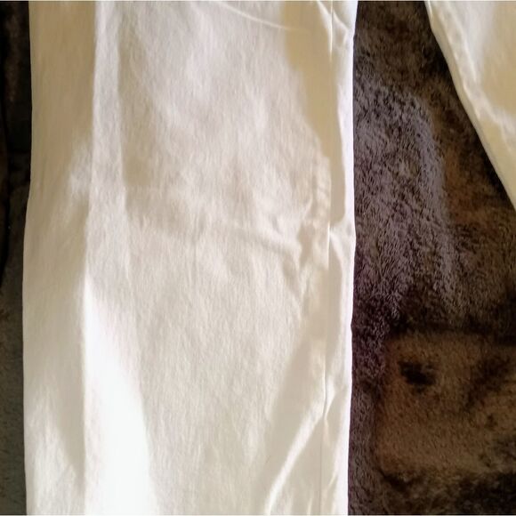 Torrid White distressed denim shorts w/dark stitching sz 20 - Picture 4 of 8